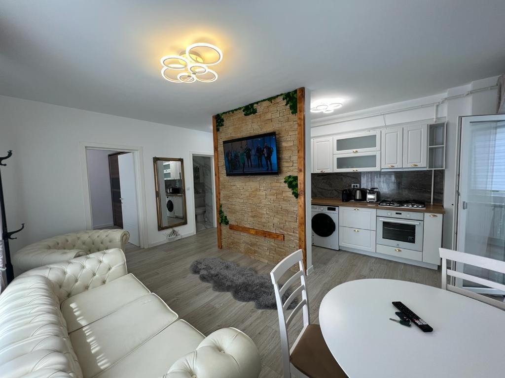 Urban Apartments And Studios - City Center Iasi Exterior photo