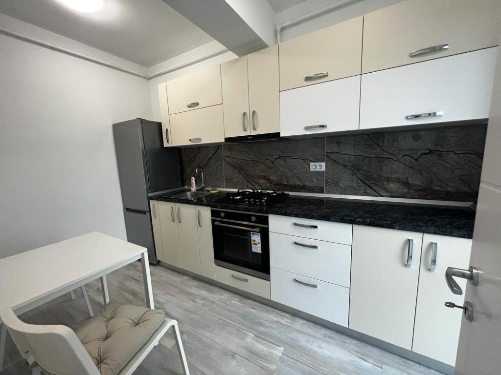 Urban Apartments And Studios - City Center Iasi Exterior photo